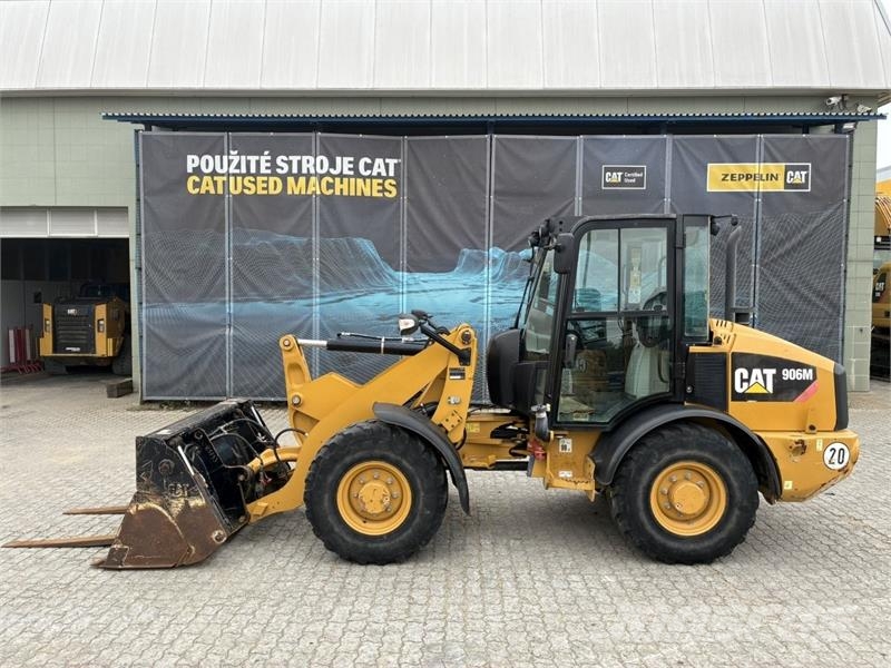 CAT 906M Kolesni nakladalci