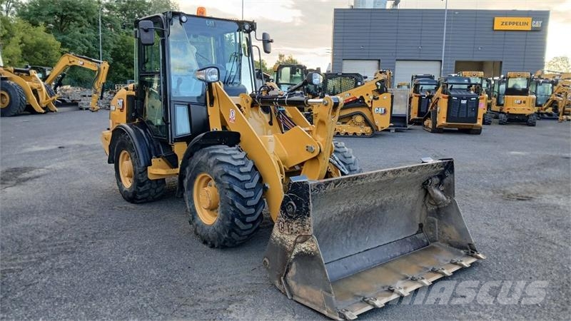 CAT 906M Kolesni nakladalci