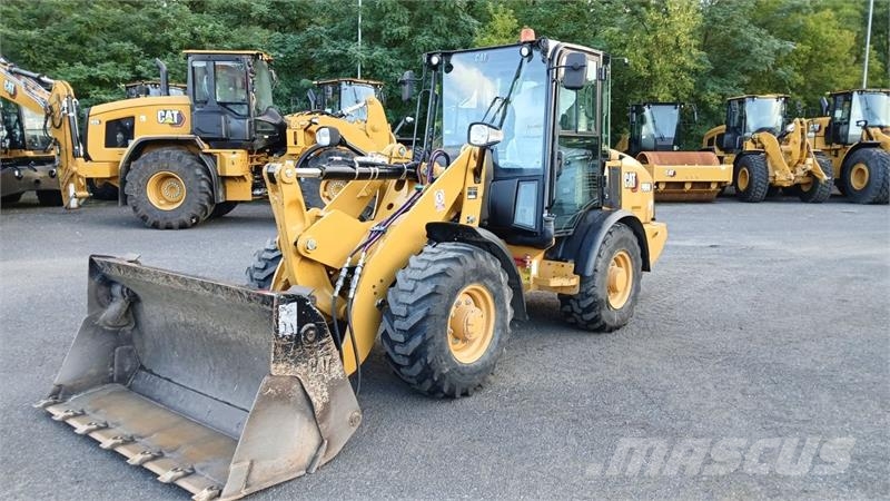 CAT 906M Kolesni nakladalci