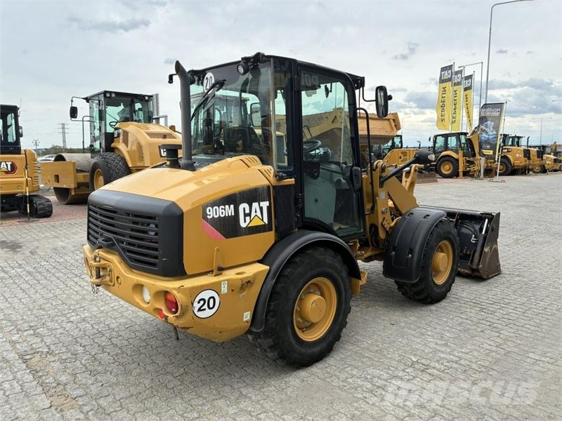 CAT 906M Kolesni nakladalci