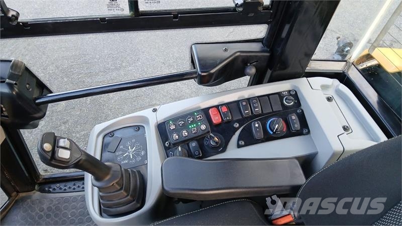 CAT 906M Kolesni nakladalci