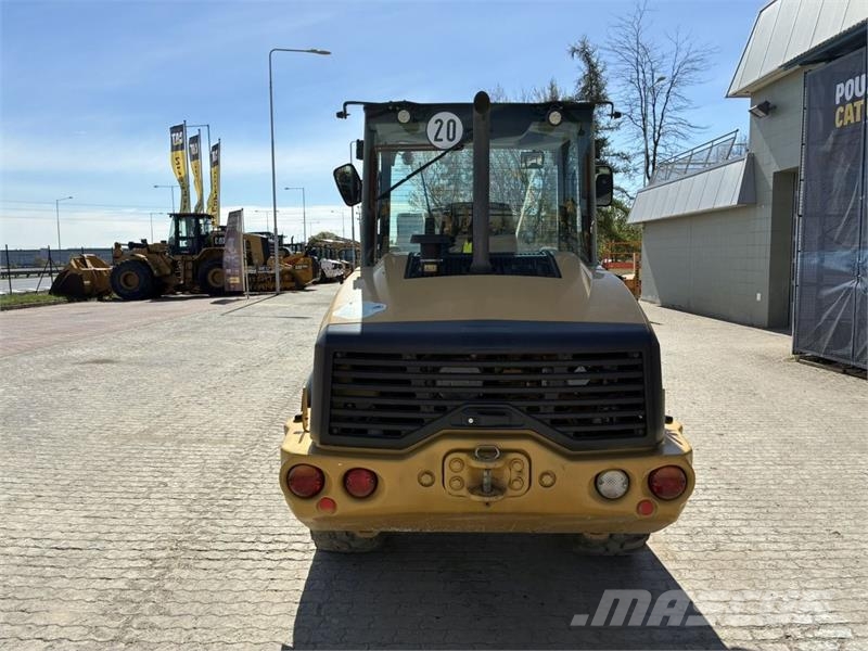 CAT 906M Kolesni nakladalci