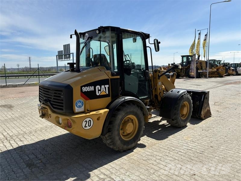 CAT 906M Kolesni nakladalci
