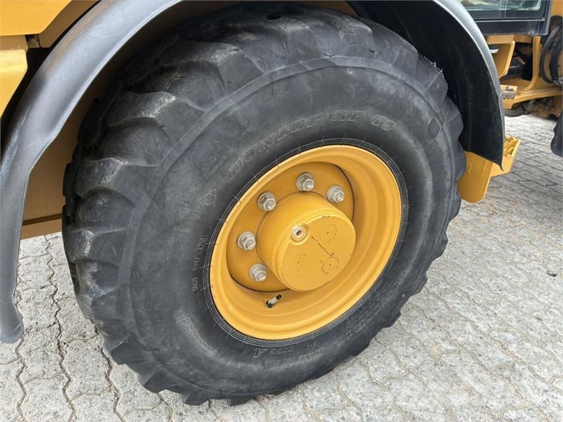 CAT 906M Kolesni nakladalci