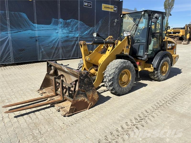 CAT 906M Kolesni nakladalci