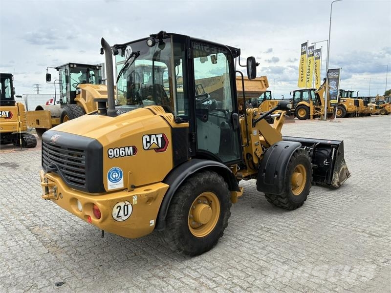 CAT 906M Kolesni nakladalci