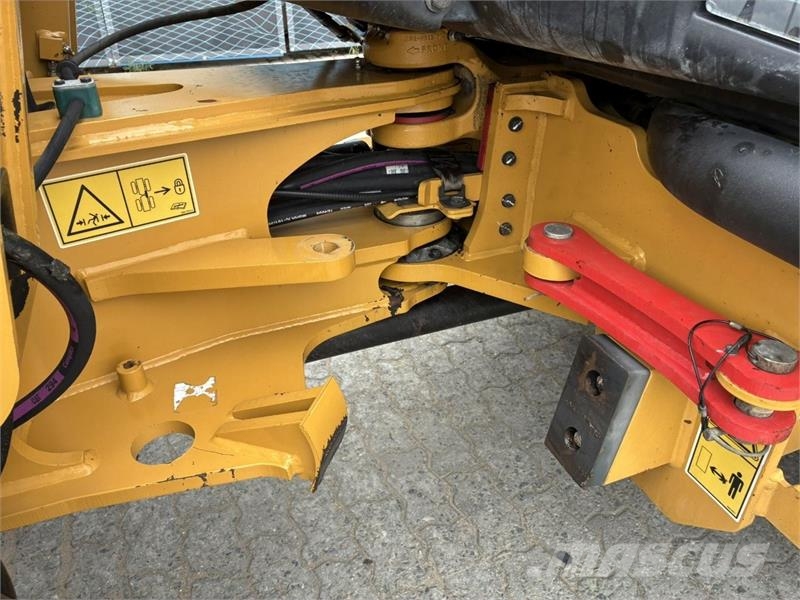 CAT 906M Kolesni nakladalci