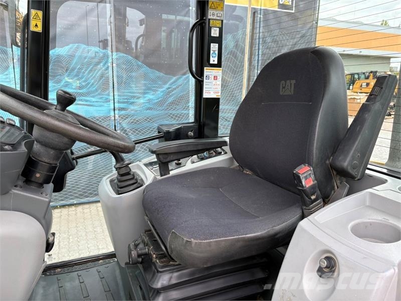 CAT 908M Minilader