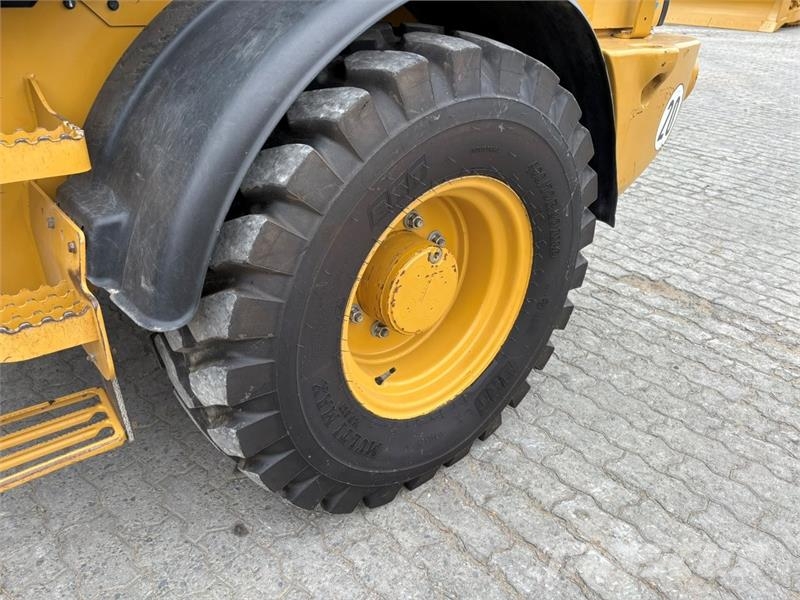 CAT 908M Minilader