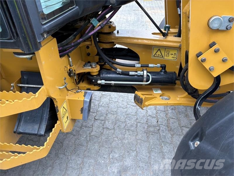 CAT 908M Minilader