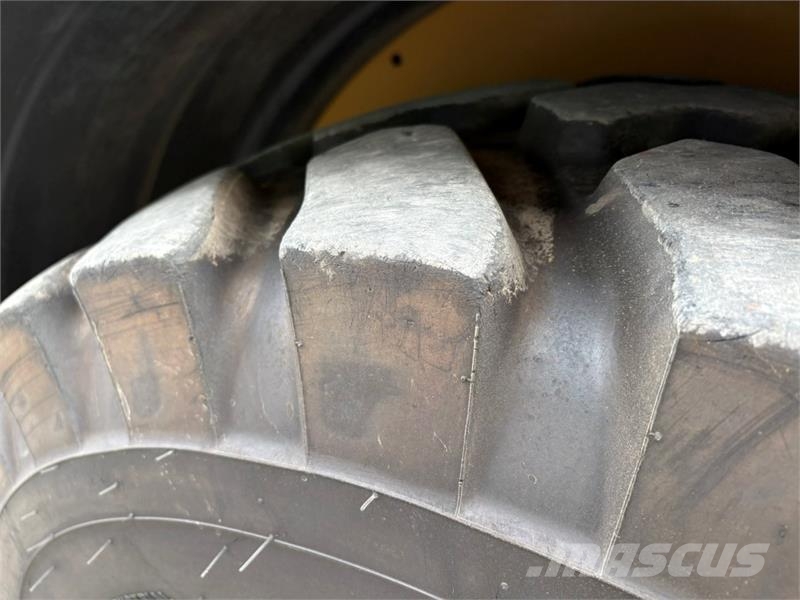 CAT 908M Minilader
