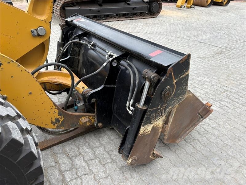 CAT 908M Minilader