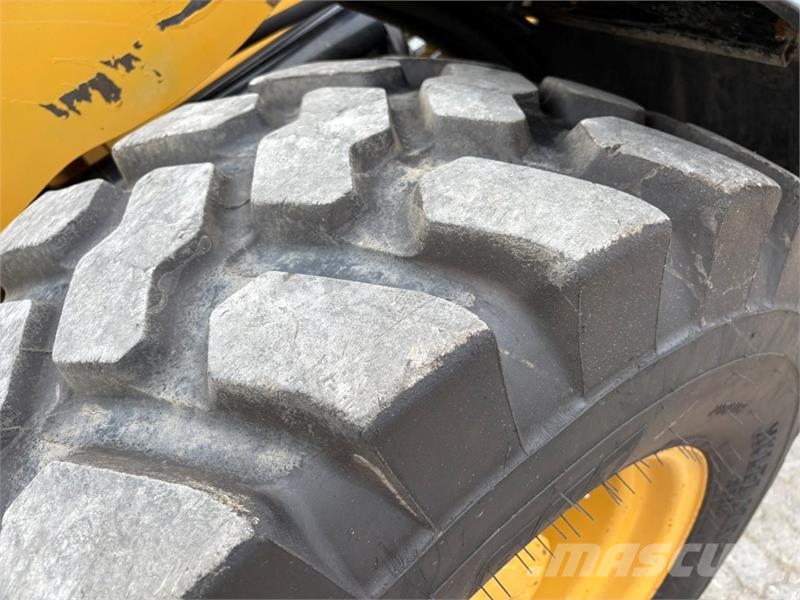CAT 908M Minilader
