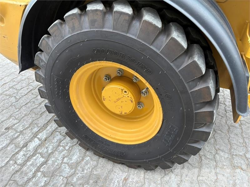 CAT 908M Minilader