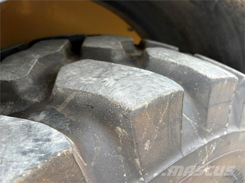 CAT 908M Minilader