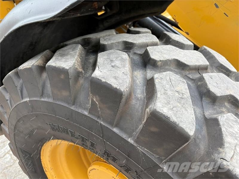 CAT 908M Minilader