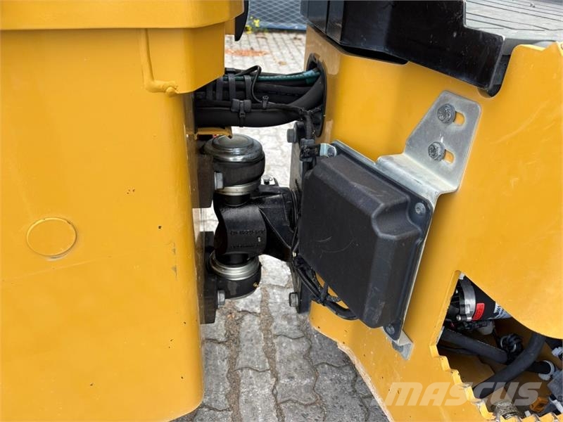 CAT CB34B Tandemové valce