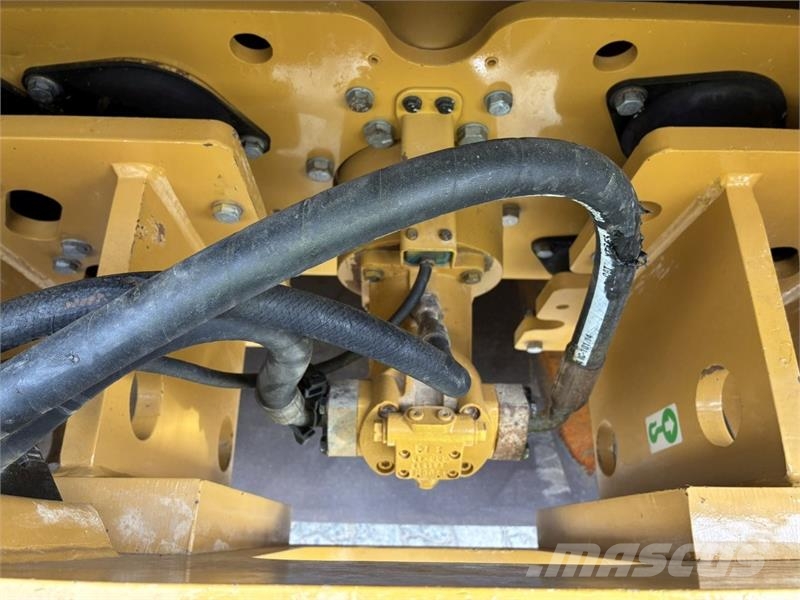 CAT CS76B ضاغطات التربة