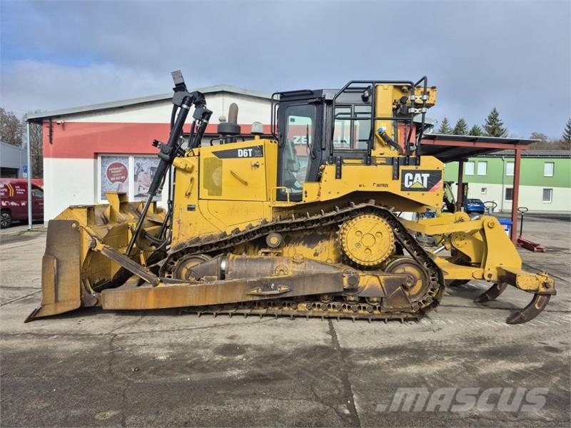 CAT D6T XL Buldozer sobre oruga