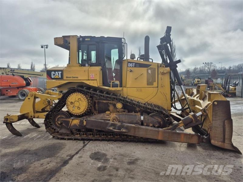 CAT D6T XL Buldozer sobre oruga