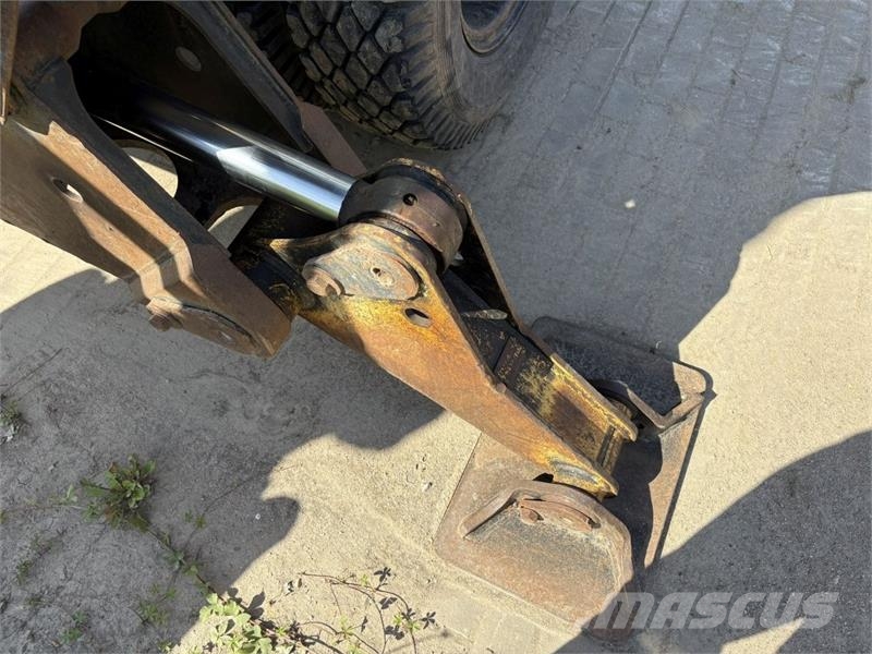 CAT M316D حفارات بعجل