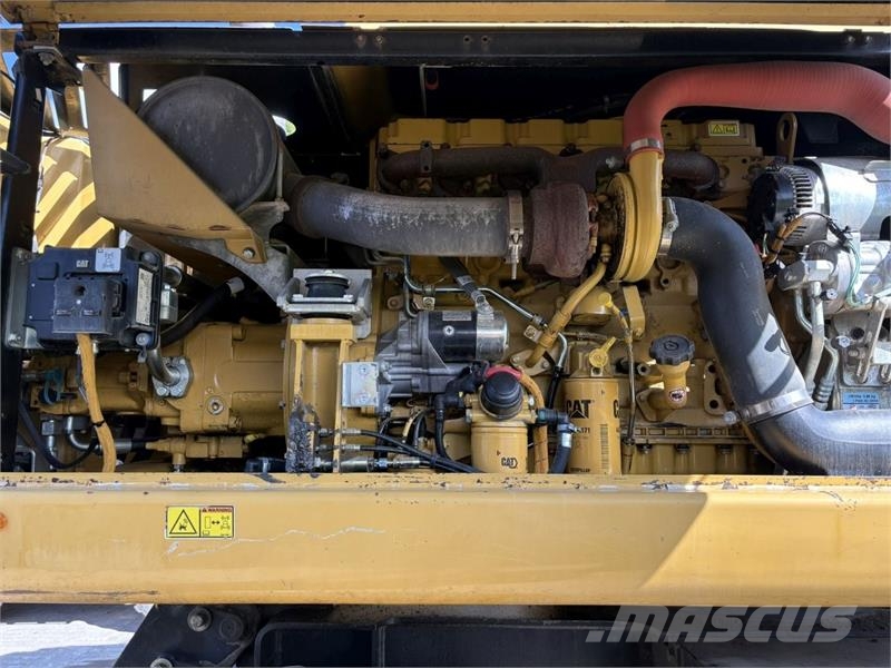 CAT M316D حفارات بعجل