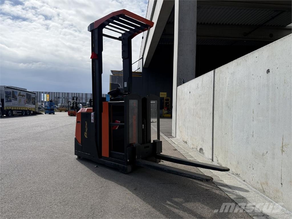 Toyota OME100N High lift order picker