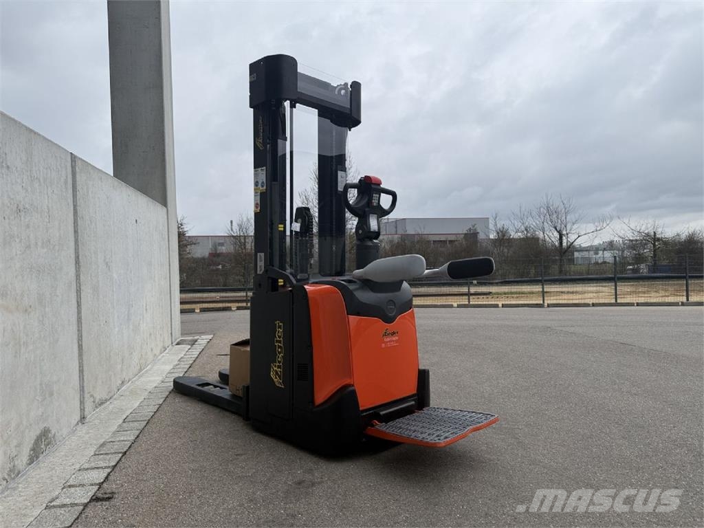 Toyota SPE160 Pedestrian stacker