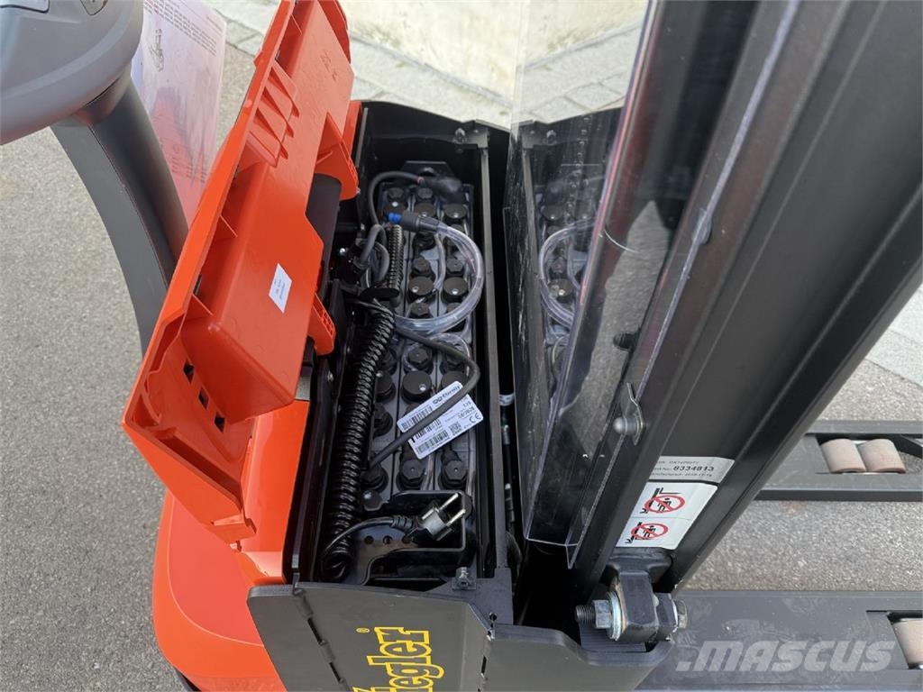 Toyota SWE100 Pedestrian stacker