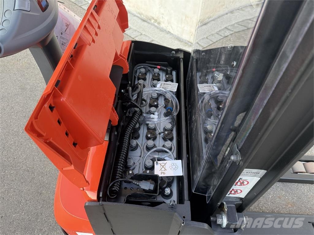 Toyota SWE100 Pedestrian stacker