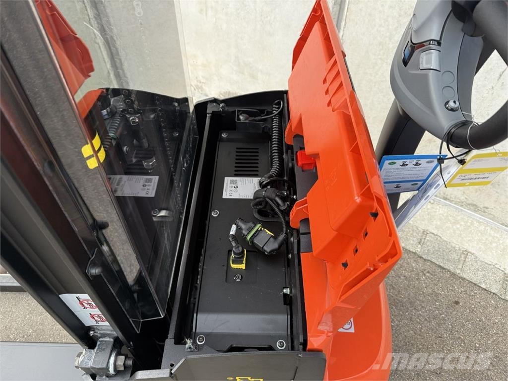 Toyota SWE120 Pedestrian stacker
