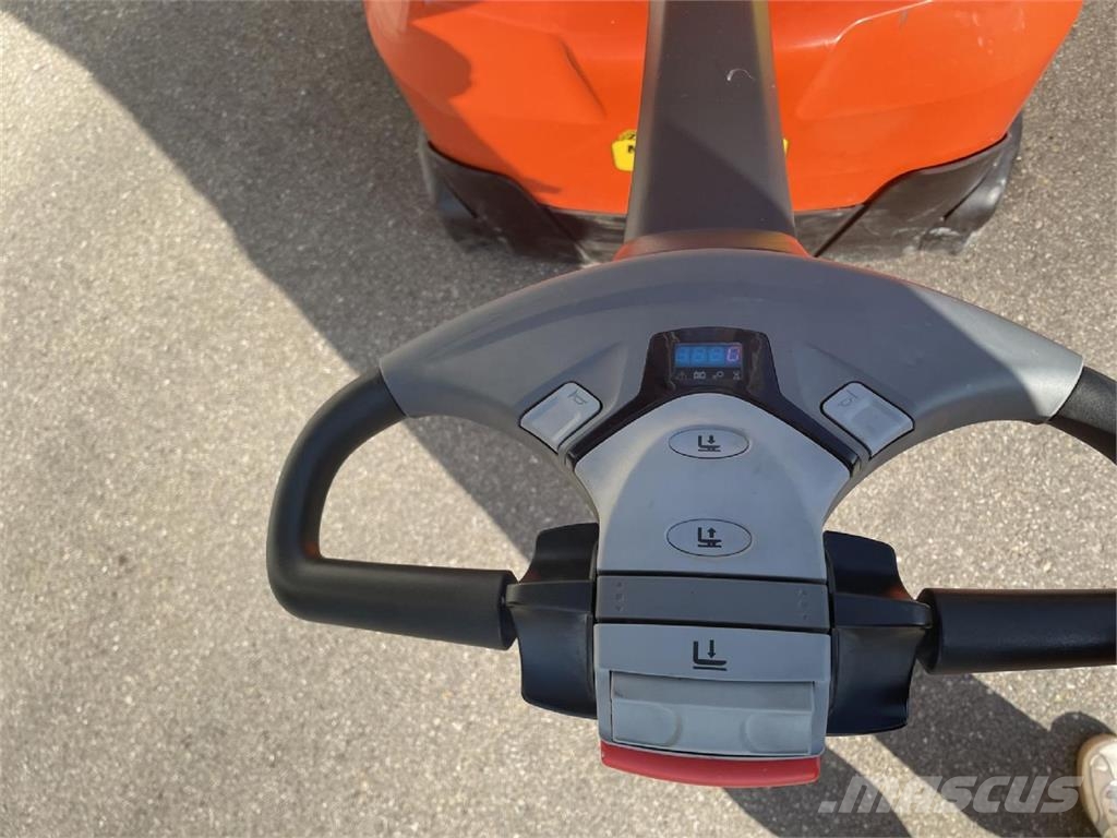 Toyota SWE160L Apiladores eléctricos