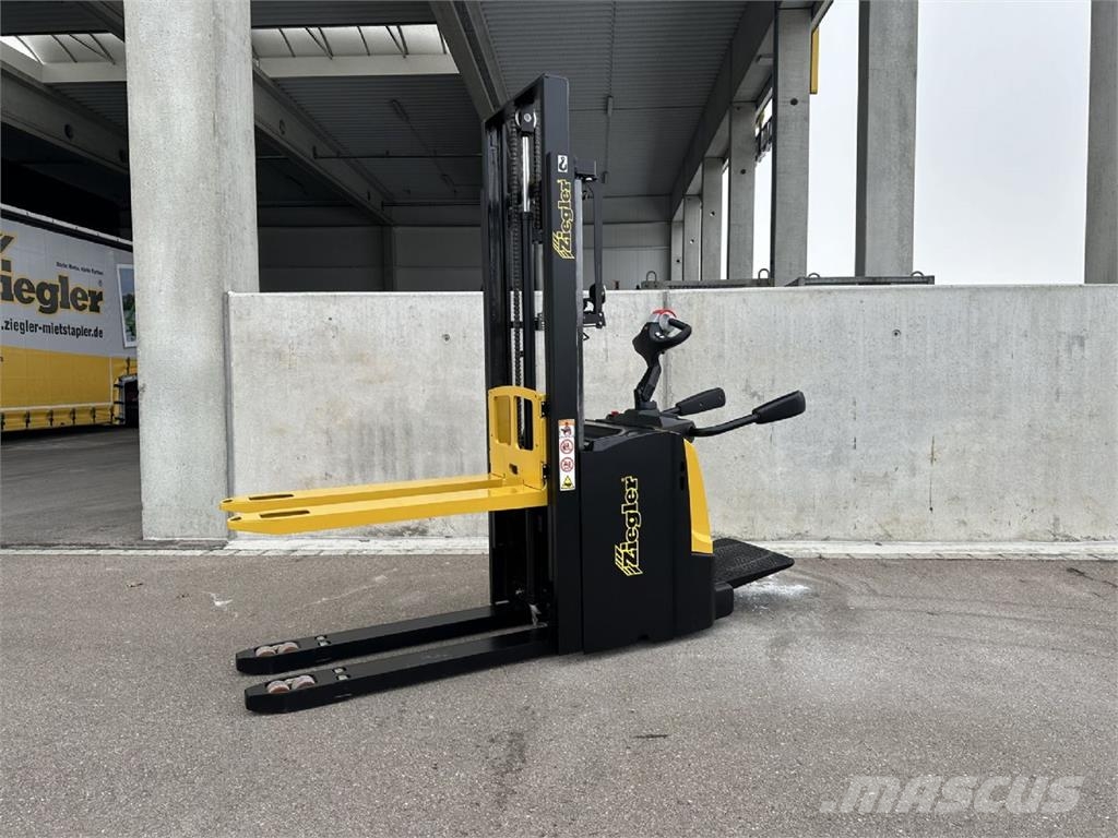 Yale MS20XD Pedestrian stacker