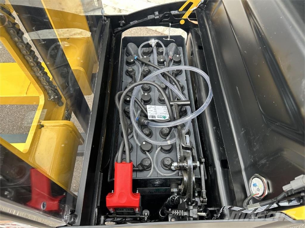Yale MS20XD Pedestrian stacker