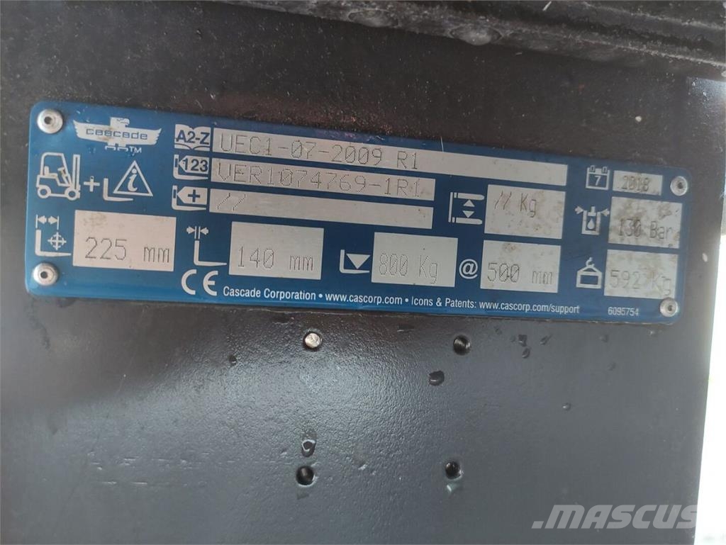 Cascade UEC1-07-2009 R1 Стяги за бали
