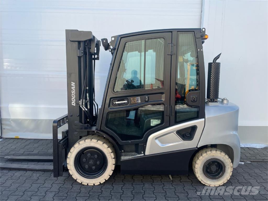 Doosan D30S-9 Dīzeļa autoiekrāvēji