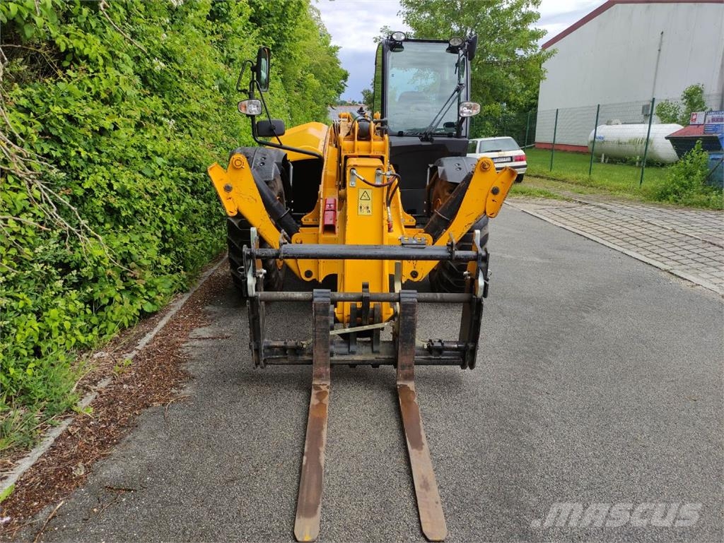 JCB 540V140 Hi Viz Telescopic handlers