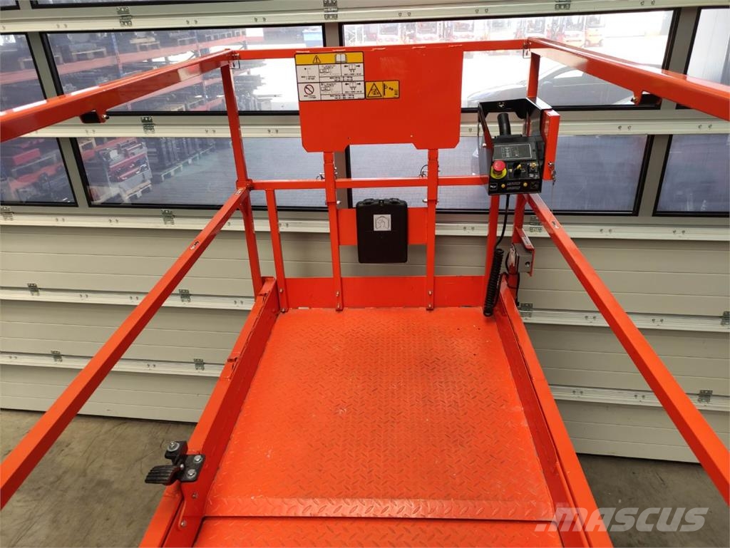 JLG R3246 剪叉式升降机
