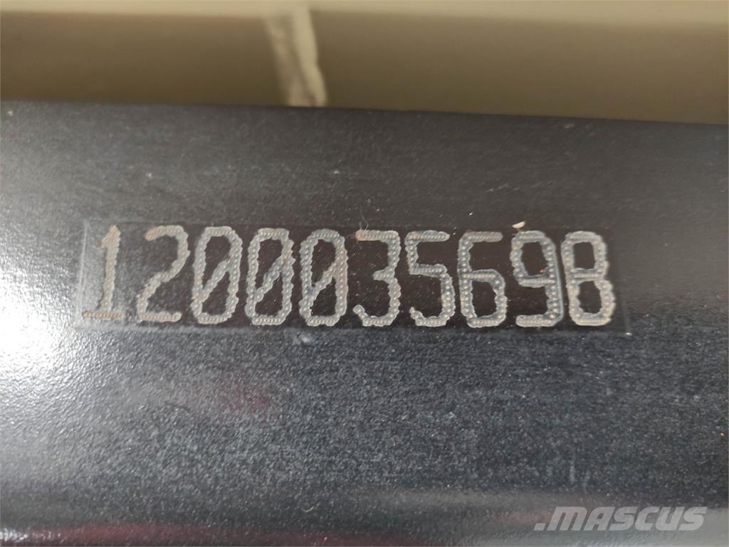 JLG R3246 剪叉式升降机
