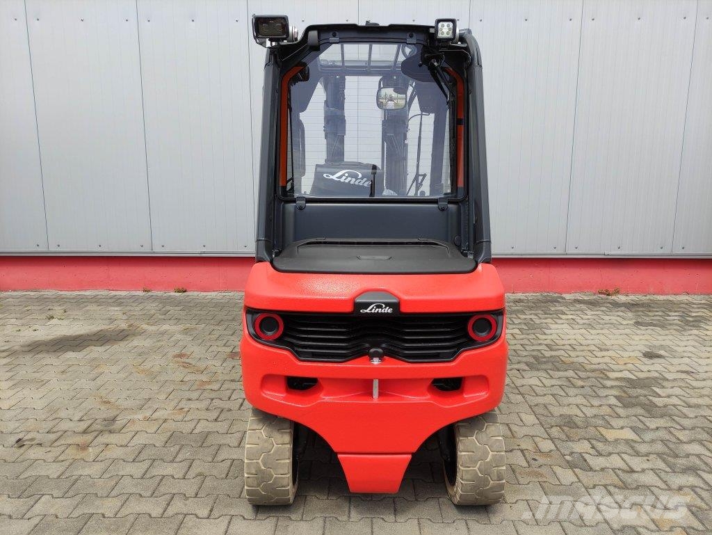 Linde E35L-01-1252 شاحنات ذات رافعات شوكية تعمل بالكهرباء