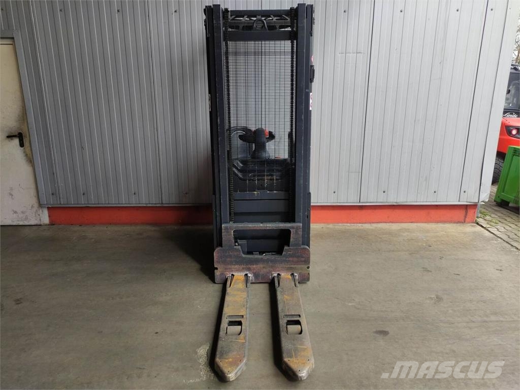 Linde L12 SP Pedestrian stacker