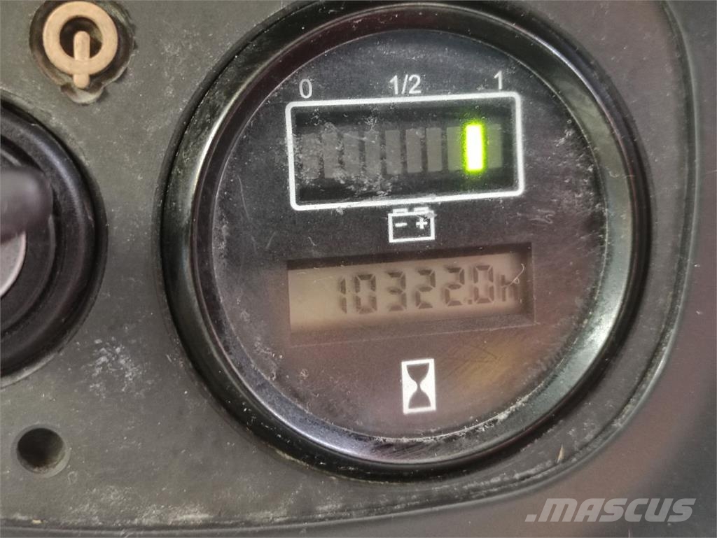 Linde L14i/372 Meeloop stapelaar