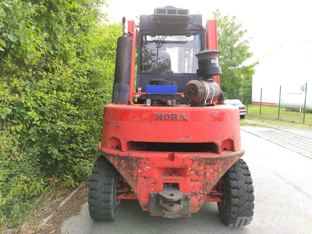 Mora M120C Dīzeļa autoiekrāvēji