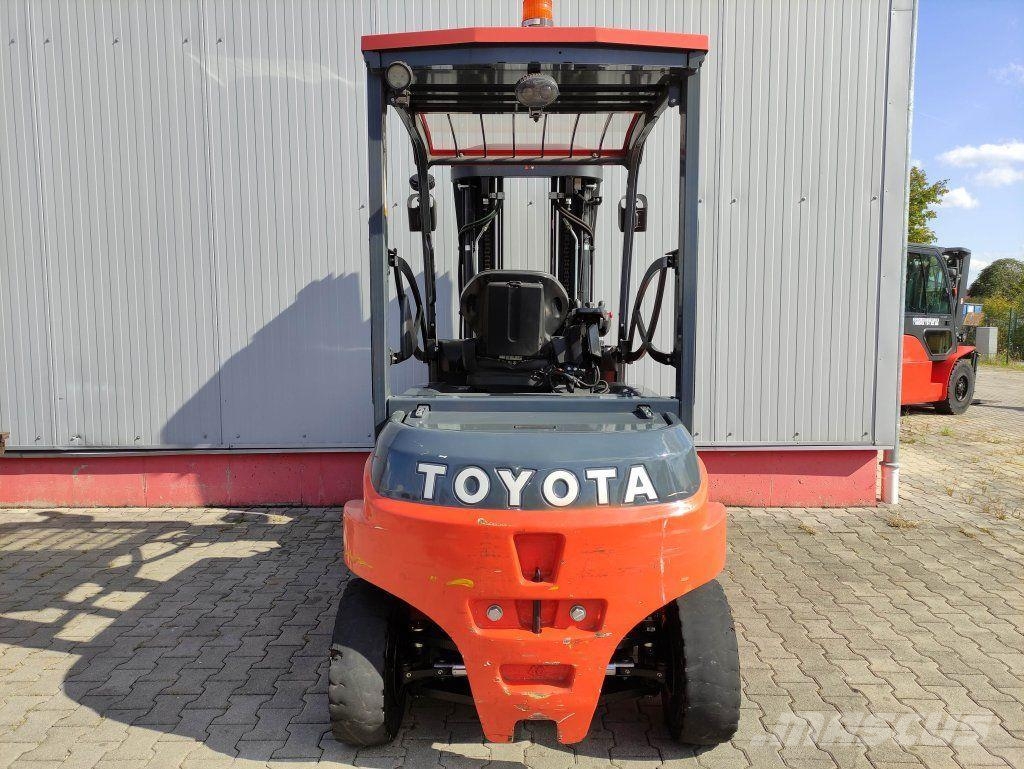Toyota 8FBMT40 Ηλεκτρικά περονοφόρα ανυψωτικά κλαρκ